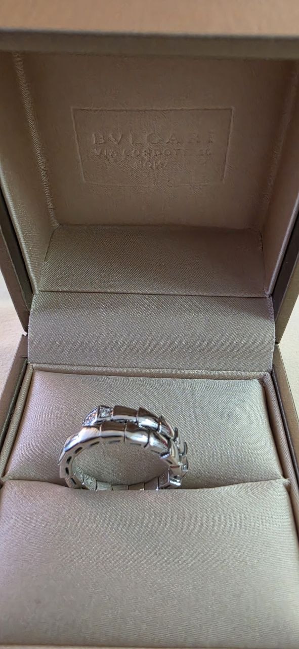 Кольцо Serpenti белое