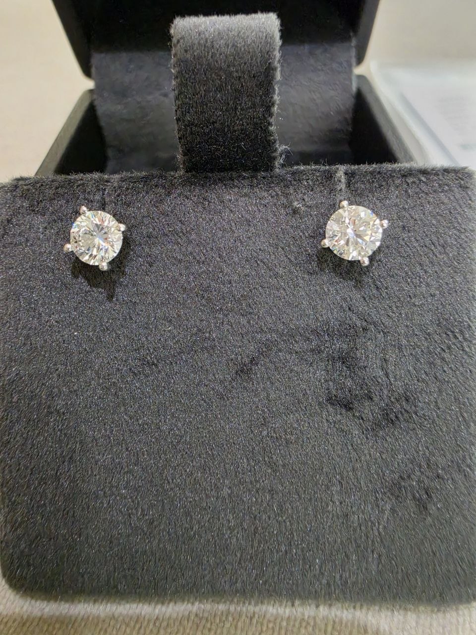 Пуссеты с бриллиантами 1,24ct.